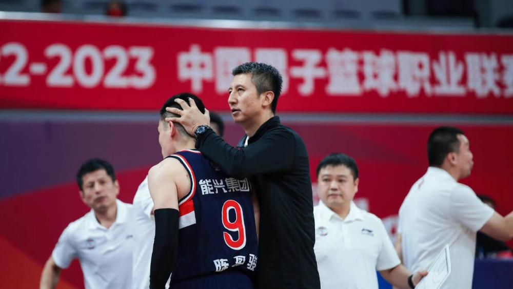 桑德罗在不久前再次受伤，他在近段时间为尤文出场的次数屈指可数，已经到了告别尤文的时候。